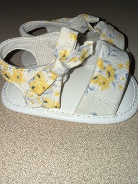 Newborn baby girl sandals white with yellow floral print